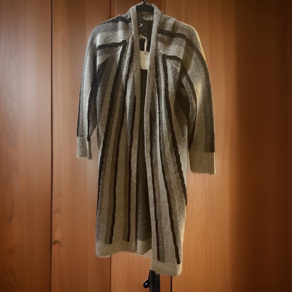 Long women’s cardigan size medium new with tags